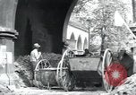 Immagine di Civili tedesco Regensburg Germania, 1945, secondo 31 filmato di repertorio 65675073951