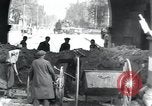Immagine di Civili tedesco Regensburg Germania, 1945, secondo 37 filmato di repertorio 65675073951