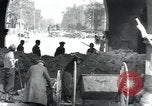 Immagine di Civili tedesco Regensburg Germania, 1945, secondo 40 filmato di repertorio 65675073951