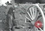 Immagine di Civili tedesco Regensburg Germania, 1945, secondo 42 filmato di repertorio 65675073951