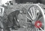 Immagine di Civili tedesco Regensburg Germania, 1945, secondo 43 filmato di repertorio 65675073951