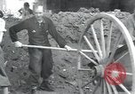 Immagine di Civili tedesco Regensburg Germania, 1945, secondo 45 filmato di repertorio 65675073951