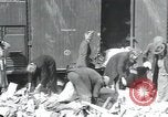 Immagine di Civili tedesco Regensburg Germania, 1945, secondo 20 filmato di repertorio 65675073952