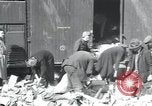 Immagine di Civili tedesco Regensburg Germania, 1945, secondo 22 filmato di repertorio 65675073952