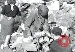 Immagine di Civili tedesco Regensburg Germania, 1945, secondo 28 filmato di repertorio 65675073952