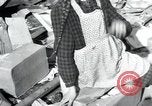 Immagine di Civili tedesco Regensburg Germania, 1945, secondo 36 filmato di repertorio 65675073952