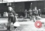Immagine di Civili tedesco Regensburg Germania, 1945, secondo 40 filmato di repertorio 65675073952