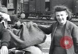 Immagine di Civili tedesco Regensburg Germania, 1945, secondo 47 filmato di repertorio 65675073952