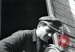 Immagine di Civili tedesco Regensburg Germania, 1945, secondo 56 filmato di repertorio 65675073952