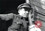 Immagine di Civili tedesco Regensburg Germania, 1945, secondo 58 filmato di repertorio 65675073952