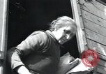 Immagine di Civili tedesco Regensburg Germania, 1945, secondo 61 filmato di repertorio 65675073952