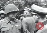 Standbild Oberst Frank Dunkerly Regensburg Deutschland, 1945, aus Sekunde 11 historischem Filmmaterial Videoclip 65675073953