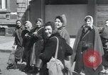 Immagine di Hungarian-Jewish donne Wurzen Germania, 1945, secondo 26 filmato di repertorio 65675073957
