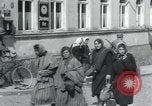 Immagine di Hungarian-Jewish donne Wurzen Germania, 1945, secondo 61 filmato di repertorio 65675073957