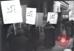 Standbild anti-Nazi Demonstranten New York City USA, 1938, aus Sekunde 10 historischem Filmmaterial Videoclip 65675073983