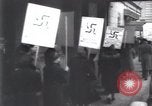 Standbild anti-Nazi Demonstranten New York City USA, 1938, aus Sekunde 11 historischem Filmmaterial Videoclip 65675073983