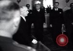 Standbild Marschall Josip Broz Tito Prag Tschechoslowakei, 1946, aus Sekunde 15 historischem Filmmaterial Videoclip 65675073986