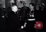 Standbild Marschall Josip Broz Tito Prag Tschechoslowakei, 1946, aus Sekunde 18 historischem Filmmaterial Videoclip 65675073986