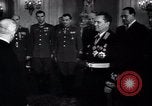 Standbild Marschall Josip Broz Tito Prag Tschechoslowakei, 1946, aus Sekunde 21 historischem Filmmaterial Videoclip 65675073986