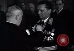 Standbild Marschall Josip Broz Tito Prag Tschechoslowakei, 1946, aus Sekunde 27 historischem Filmmaterial Videoclip 65675073986