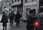Image US Army round-up des prisonniers allemands Mechernich  Allemagne, 1945, de la seconde 25 séquences d'archives historiques vidéo 65675073998