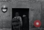 Image US Army round-up des prisonniers allemands Mechernich  Allemagne, 1945, de la seconde 28 séquences d'archives historiques vidéo 65675073998