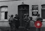 Image US Army round-up des prisonniers allemands Mechernich  Allemagne, 1945, de la seconde 35 séquences d'archives historiques vidéo 65675073998
