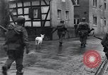 Image US Army round-up des prisonniers allemands Mechernich  Allemagne, 1945, de la seconde 37 séquences d'archives historiques vidéo 65675073998