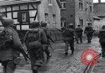 Image US Army round-up des prisonniers allemands Mechernich  Allemagne, 1945, de la seconde 40 séquences d'archives historiques vidéo 65675073998