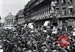 Immagine di La folla francese Parigi Francia, 1945, secondo 5 filmato di repertorio 65675074010