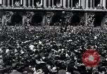 Immagine di La folla francese Parigi Francia, 1945, secondo 14 filmato di repertorio 65675074010
