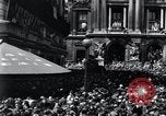 Immagine di La folla francese Parigi Francia, 1945, secondo 19 filmato di repertorio 65675074010
