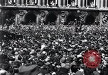 Immagine di La folla francese Parigi Francia, 1945, secondo 35 filmato di repertorio 65675074010