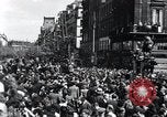 Immagine di La folla francese Parigi Francia, 1945, secondo 38 filmato di repertorio 65675074010