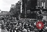 Immagine di La folla francese Parigi Francia, 1945, secondo 39 filmato di repertorio 65675074010