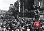 Immagine di La folla francese Parigi Francia, 1945, secondo 40 filmato di repertorio 65675074010