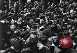 Immagine di La folla francese Parigi Francia, 1945, secondo 44 filmato di repertorio 65675074010