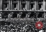 Immagine di La folla francese Parigi Francia, 1945, secondo 51 filmato di repertorio 65675074010