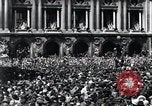 Immagine di La folla francese Parigi Francia, 1945, secondo 53 filmato di repertorio 65675074010