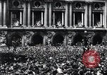 Immagine di La folla francese Parigi Francia, 1945, secondo 57 filmato di repertorio 65675074010