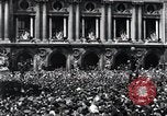 Immagine di La folla francese Parigi Francia, 1945, secondo 58 filmato di repertorio 65675074010
