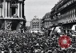 Immagine di La folla francese Parigi Francia, 1945, secondo 62 filmato di repertorio 65675074010