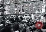 Standbild französischen Publikum Paris Frankreich, 1945, aus Sekunde 3 historischem Filmmaterial Videoclip 65675074012