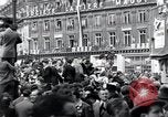 Standbild französischen Publikum Paris Frankreich, 1945, aus Sekunde 4 historischem Filmmaterial Videoclip 65675074012