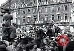 Standbild französischen Publikum Paris Frankreich, 1945, aus Sekunde 6 historischem Filmmaterial Videoclip 65675074012
