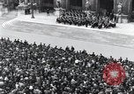 Standbild französischen Publikum Paris Frankreich, 1945, aus Sekunde 12 historischem Filmmaterial Videoclip 65675074012