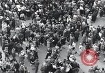 Standbild französischen Publikum Paris Frankreich, 1945, aus Sekunde 15 historischem Filmmaterial Videoclip 65675074012