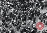 Standbild französischen Publikum Paris Frankreich, 1945, aus Sekunde 16 historischem Filmmaterial Videoclip 65675074012