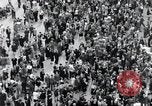 Standbild französischen Publikum Paris Frankreich, 1945, aus Sekunde 19 historischem Filmmaterial Videoclip 65675074012