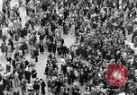 Standbild französischen Publikum Paris Frankreich, 1945, aus Sekunde 21 historischem Filmmaterial Videoclip 65675074012